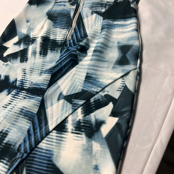 Etiquette - Picture 6 of 9